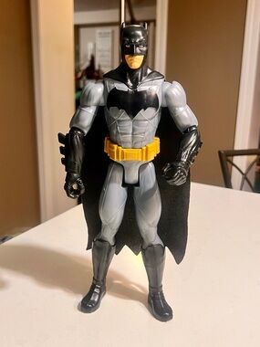 2015 DC COMICS Batman Action Figure with Yellow Utility Belt